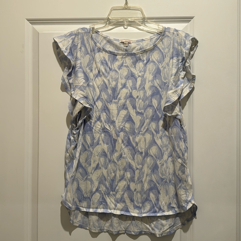 Beautiful Gap White w/ Blue Floral Print Short Sleeve Round Neck‎ Top - Medium